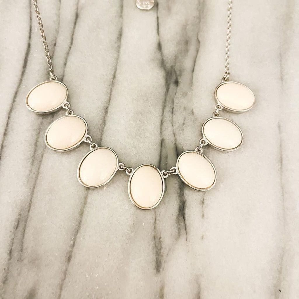 Jewelry Liz Claiborne Cream Acrylic Necklace Silver Toned Size ONE SIZE - 2 Thumbnail