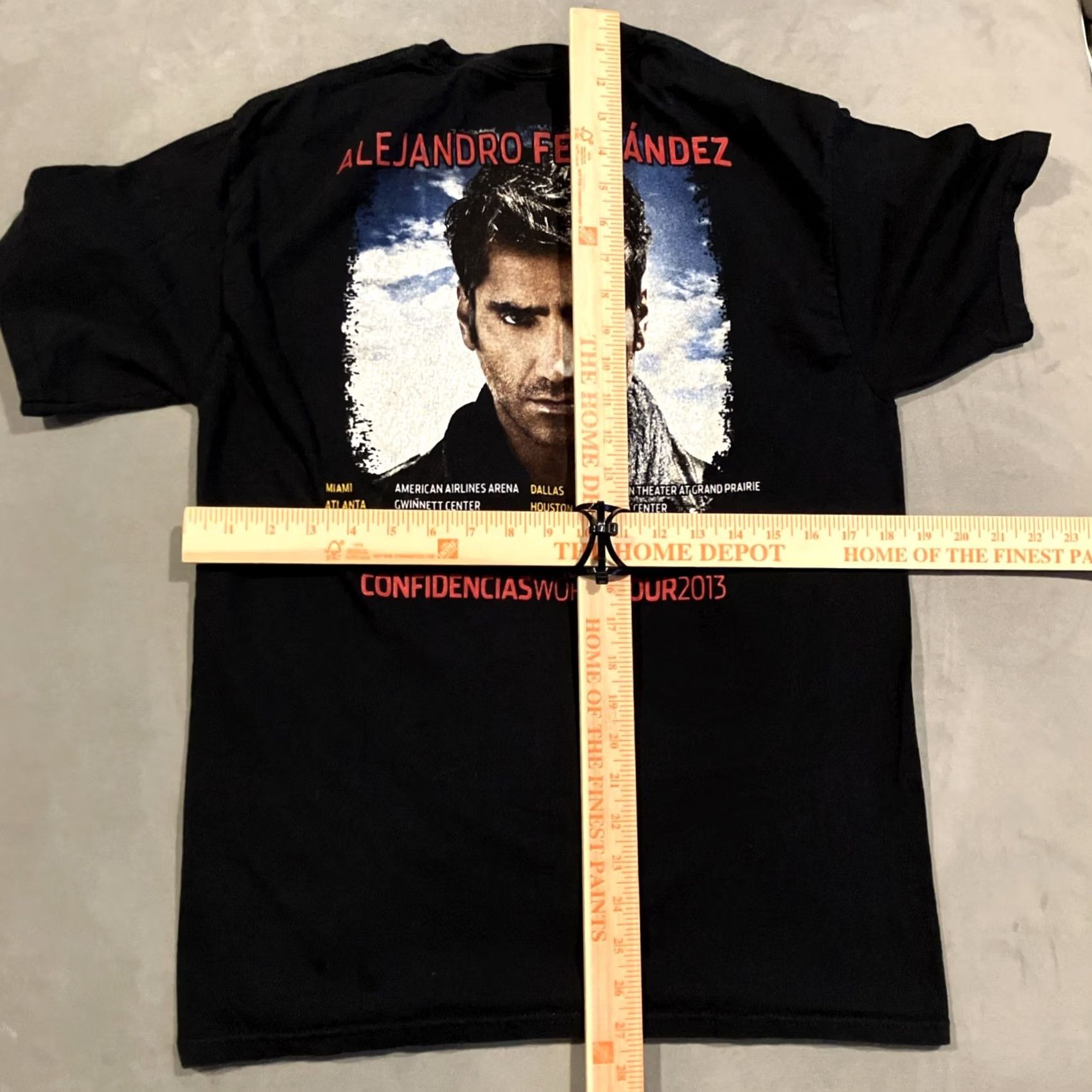 Hanes Hanes T-Shirt Confidencias World Tour 2013 Men Medium Black Cotton Logo Short Sleeve Round Neck Adjustable Double-Sided Vintage No Size US M / EU 48-50 / 2 - 6 Thumbnail