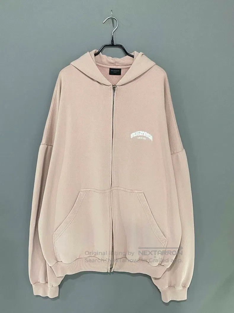 Balenciaga Balenciaga Reversed Upside-Down Letter Embroidered Pink Zi Size US M / EU 48-50 / 2 - 1 Thumbnail