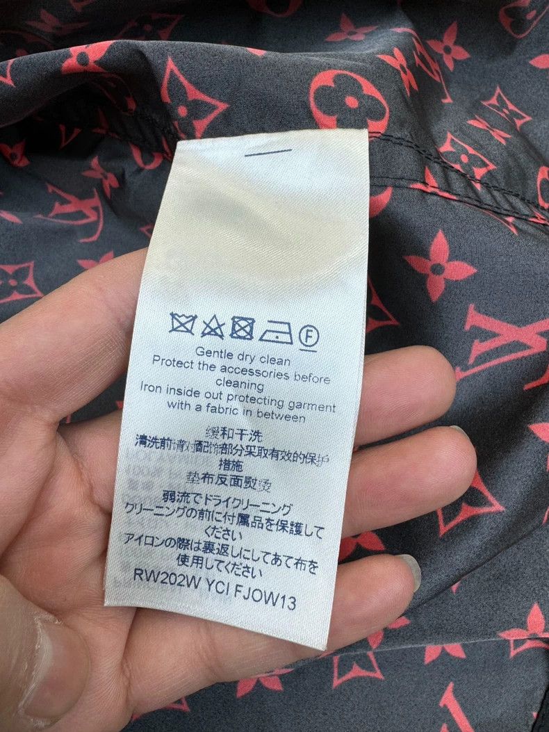 Louis Vuitton Louis Vuitton size 38 Full Logo Waterproof Parka Jacket 25 Size US M / EU 48-50 / 2 - 4 Thumbnail