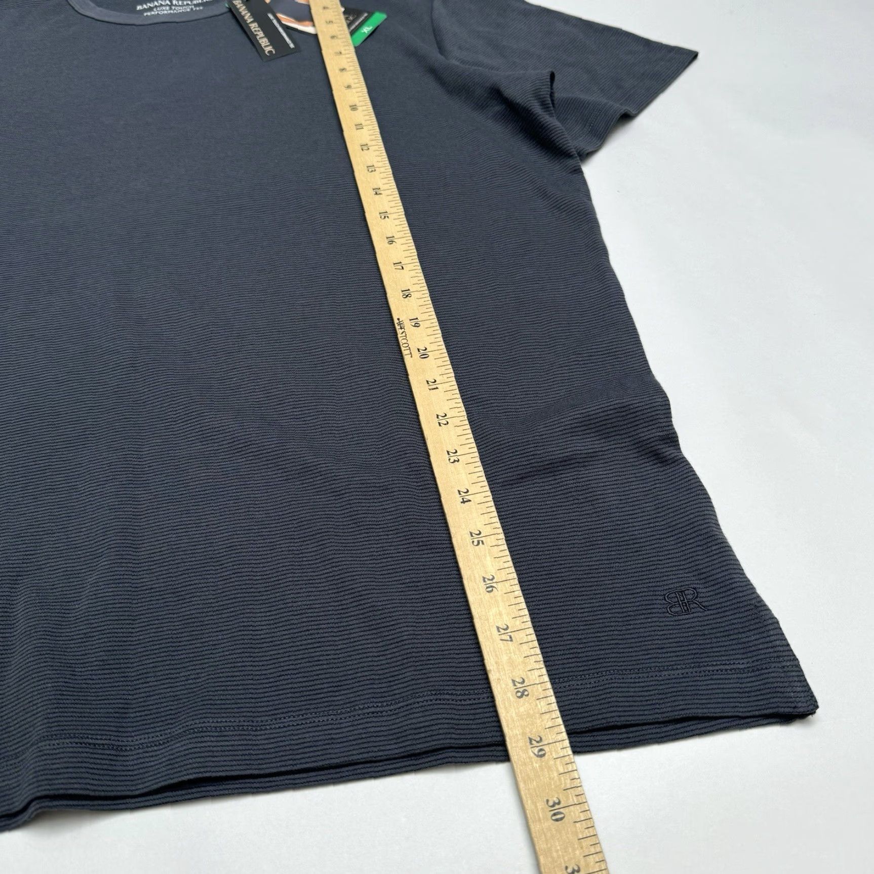 Banana Republic Banana Republic Shirt XL Grey Striped Luxe Touch Performance Super Soft Short Sleeve Men NWT Size US XL / EU 56 / 4 - 5 Thumbnail
