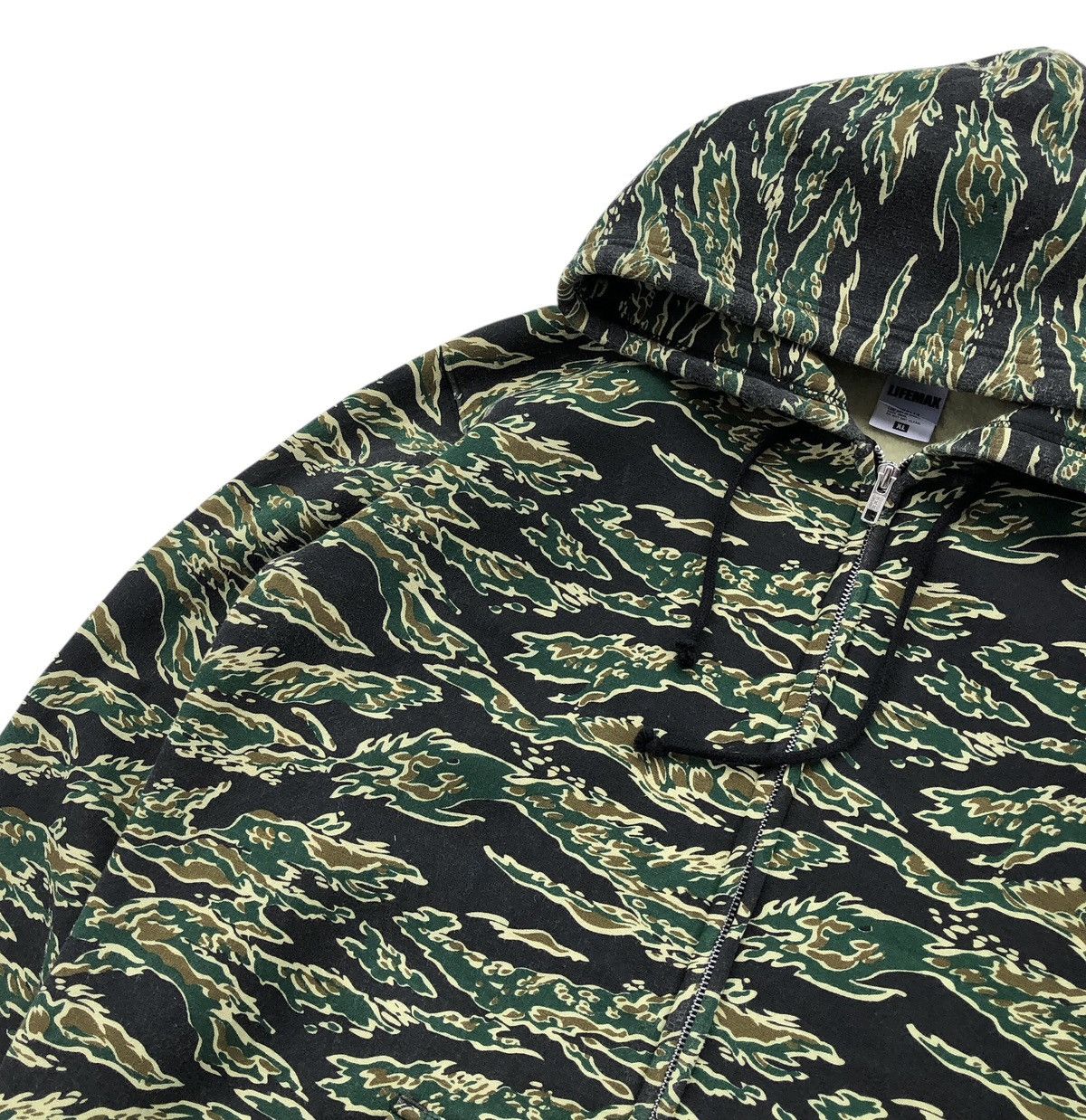 Japanese Brand LIFEMAX Tiger Stripes Camo Zipper Hoodie Jacket Size US XL / EU 56 / 4 - 4 Thumbnail