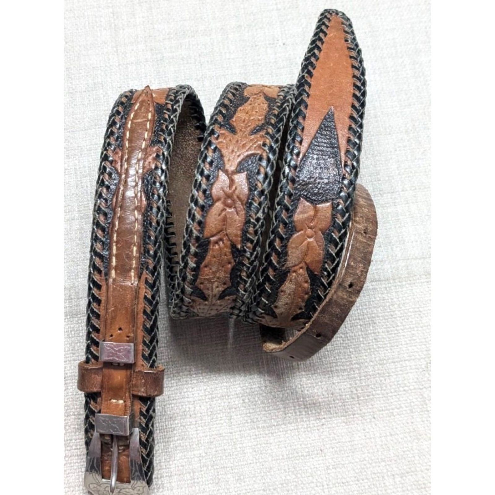 Vintage VINTAGE handcrafted western belt Unisex Adults 28 cowhide leather Tooled Brown 1-1/4" width 34.5" length 26-30 holes Mens Womens Size 28 - 2 Thumbnail