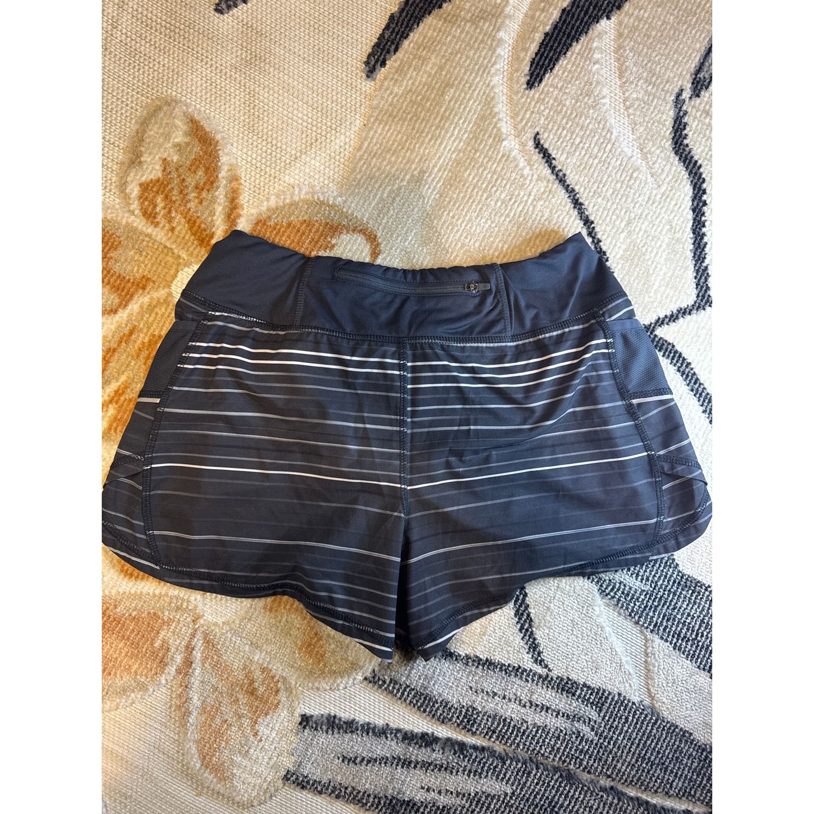 Athleta Athleta Ready Set Go Running Shorts in Black Fusion Stripe Size 25" / US 0 / IT 36 - 2 Thumbnail
