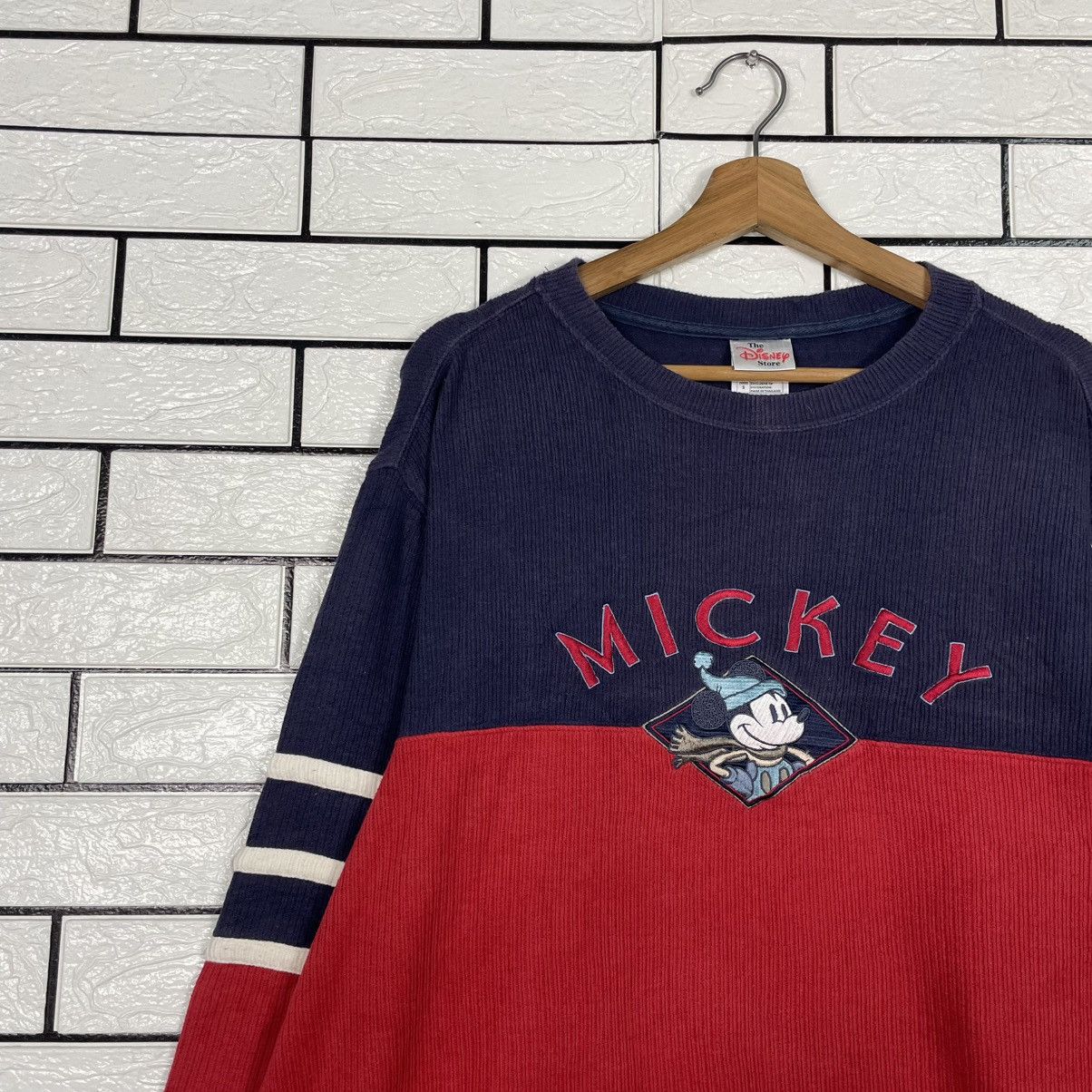 Disney Vintage The Disney Store Mickey Ski Lodge Sweatshirt Size US S / EU 44-46 / 1 - 6 Thumbnail