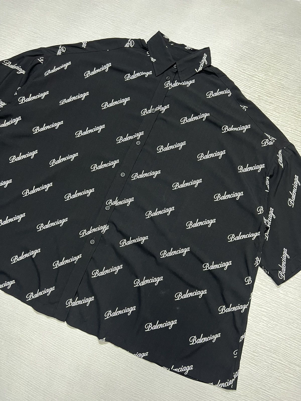 Balenciaga Balenciaga - All Over Script Logo Oversized Button Up Shirt Size XS / US 0-2 / IT 36-38 - 3 Thumbnail