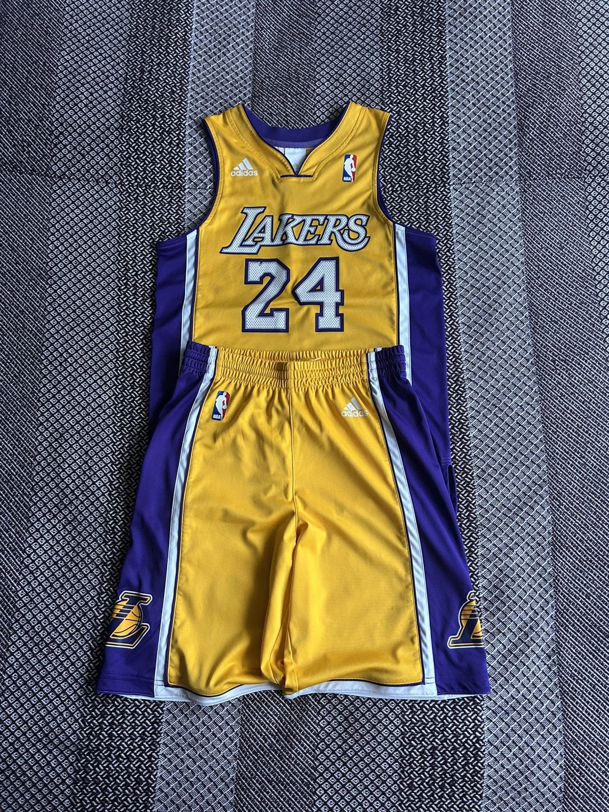 Adidas Adidas Lakers 24 NBA Bryant Jersey & Shorts Sportswear Kids Size US XS / EU 42 / 0 - 1 Thumbnail