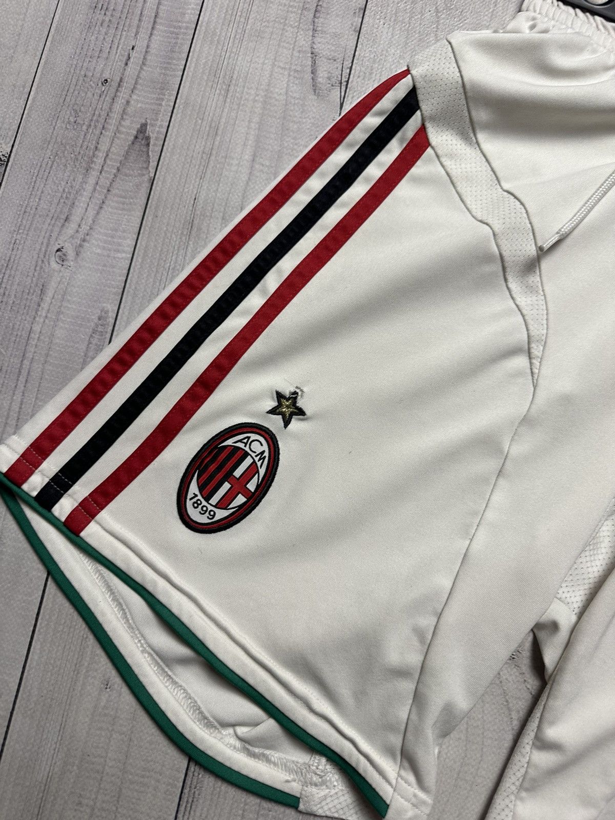 Adidas × Vintage Vintage AC Milan soccer shorts adidas white size S Size US 30 / EU 46 - 2 Thumbnail