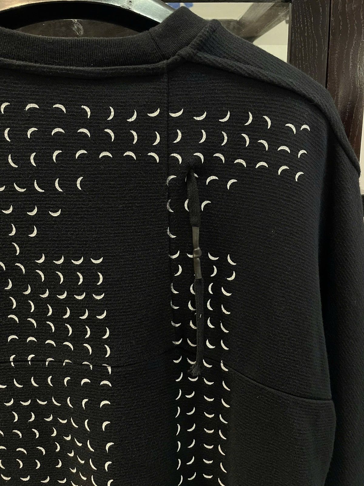 11 By Boris Bidjan Saberi 11 BY BORIS BIDJAN SABERI Embroidered Print Sweater Size US M / EU 48-50 / 2 - 5 Thumbnail
