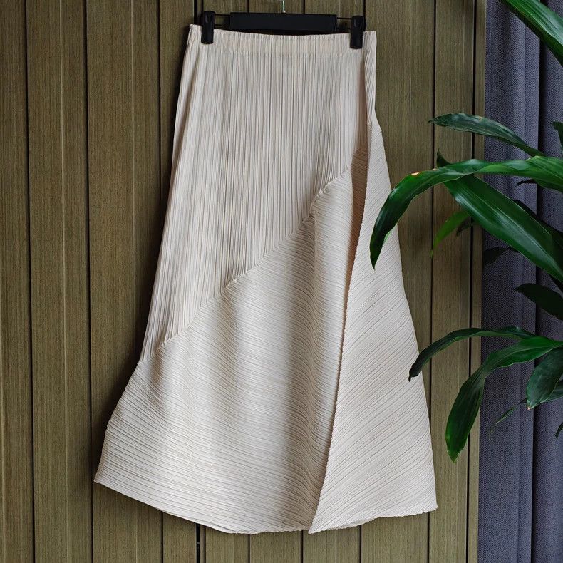 Issey Miyake Issey Miyake size:5 Off-white irregular pleated skirt Size 31" - 1 Thumbnail