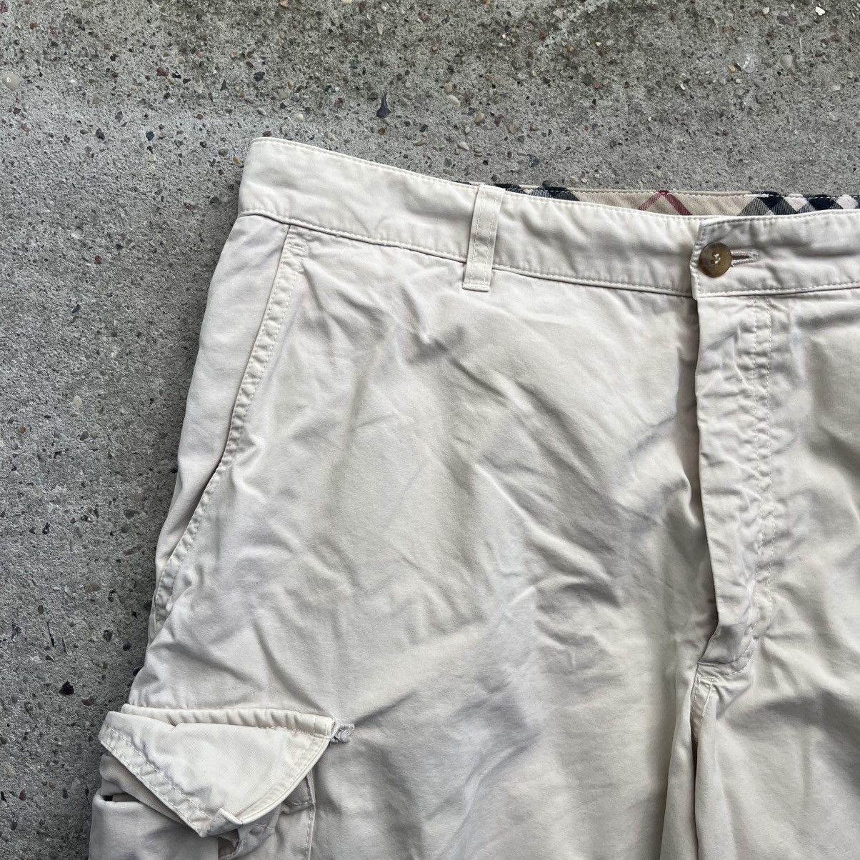 Burberry Burberry beige tech pocket cargo shorts Bermuda vintage Size US 30 / EU 46 - 4 Thumbnail