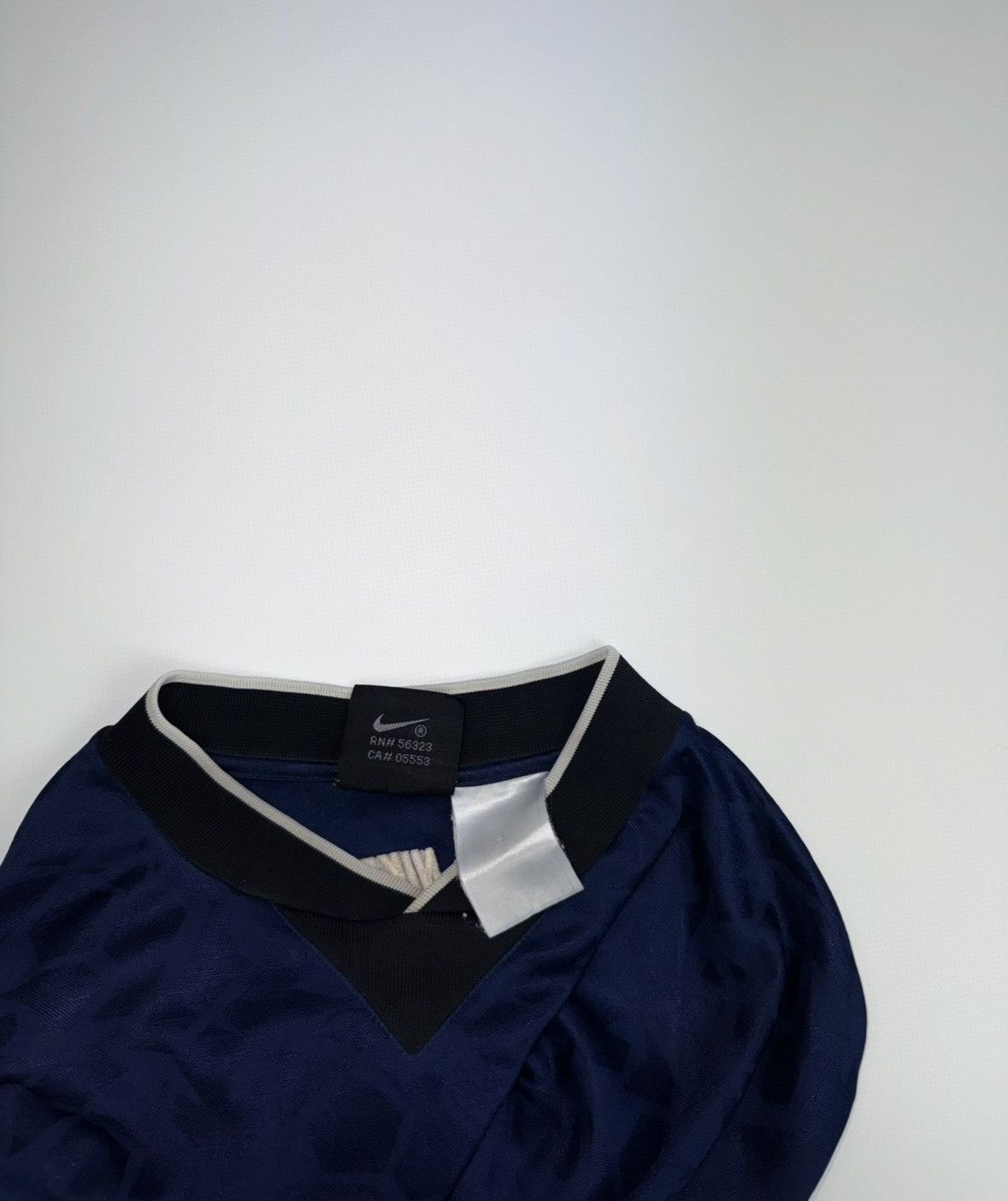 Nike Vintage Nike Navy Blue V-Neck Jersey Tee - Big Logo Rare 9S Size US XL / EU 56 / 4 - 7 Thumbnail