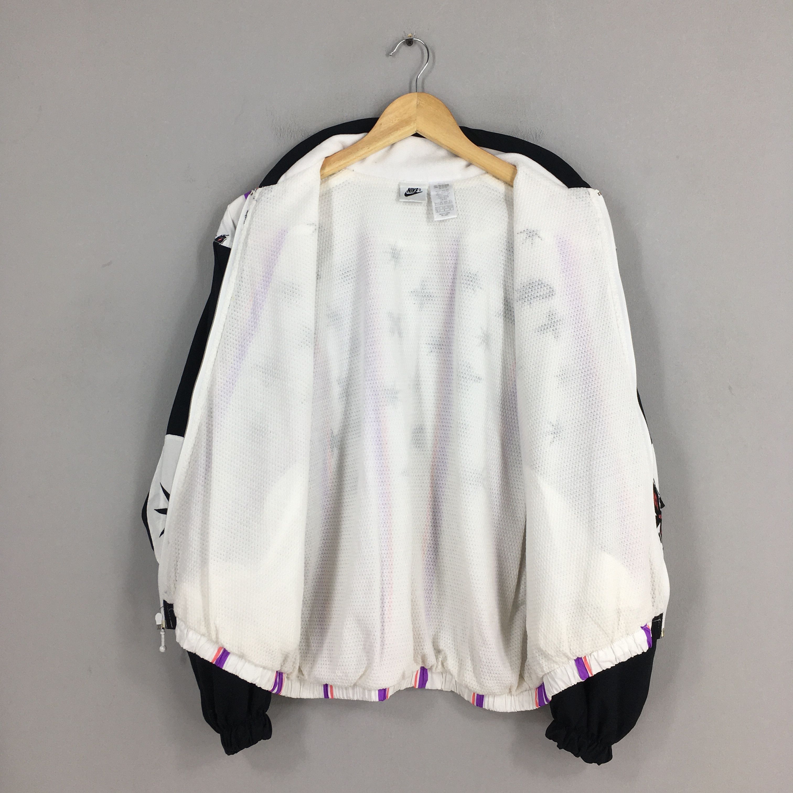 Nike Vintage Nike Swoosh Pop Art Windbreaker Jacket Medium Size US M / EU 48-50 / 2 - 5 Thumbnail