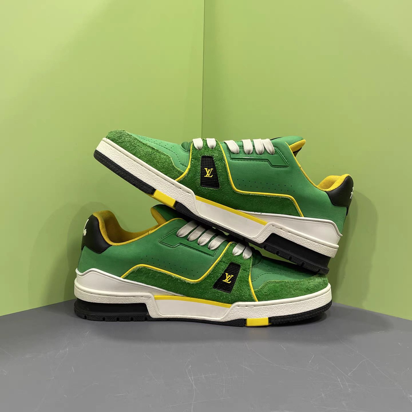 Louis Vuitton LOUIS VUITTON LV Trainer #54 Yellow Green Oregon K15 Size US 8 / EU 41 - 5 Thumbnail