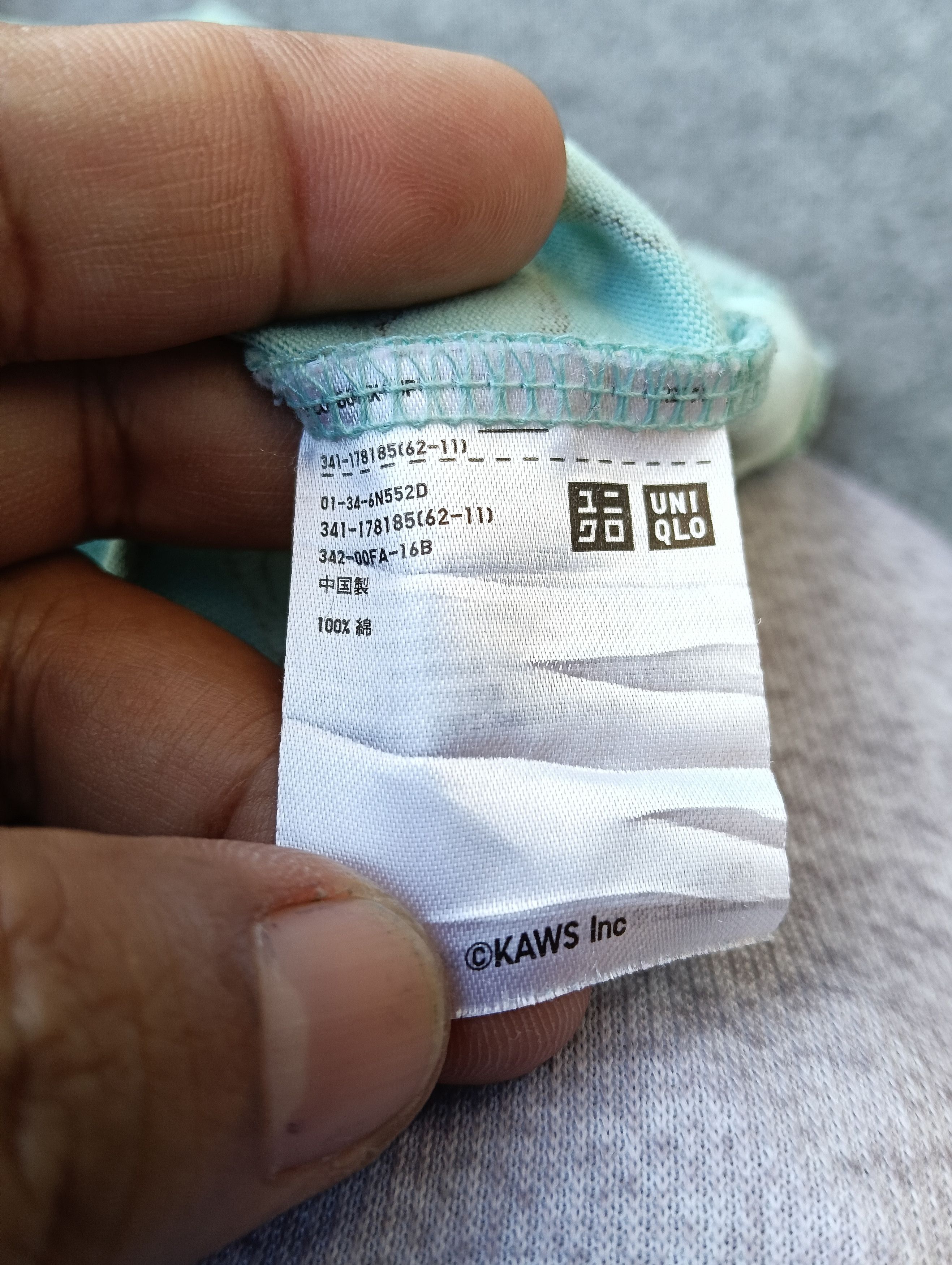 Kaws × Uniqlo Kaws x Uniqlo full print Tshirt. Size US M / EU 48-50 / 2 - 4 Thumbnail