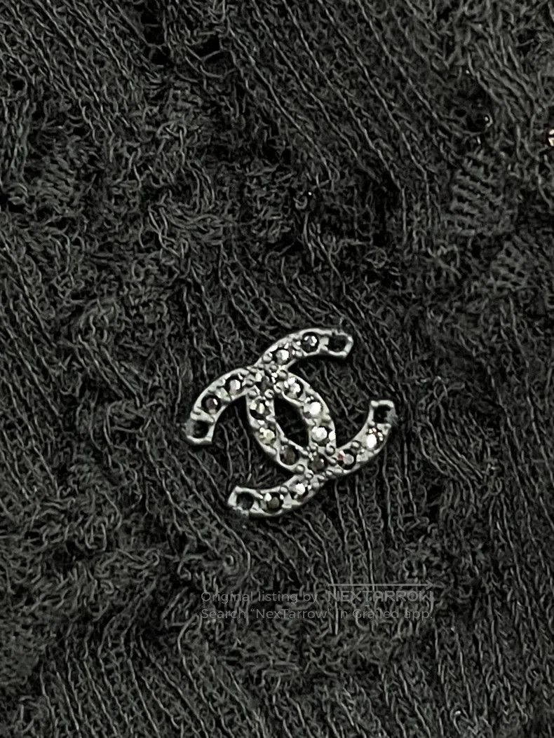 Chanel Chanel Black Pearl V-Neck Knit Top. Size US M / EU 48-50 / 2 - 3 Thumbnail