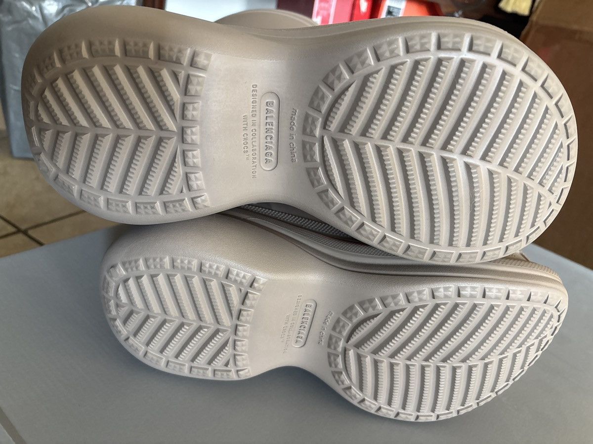 Balenciaga × Crocs Balenciaga x crocs rubber boots beige size 42 Size US 9 / EU 42 - 3 Thumbnail