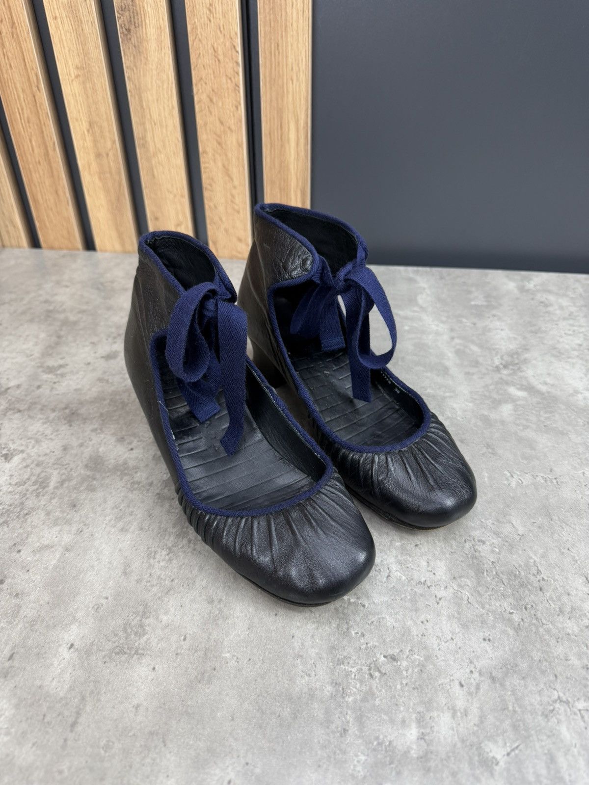 Vintage Chie Mihara Black Leather Ribbon Heels Pumps Size 39 Size US 9 / IT 39 - 2 Thumbnail