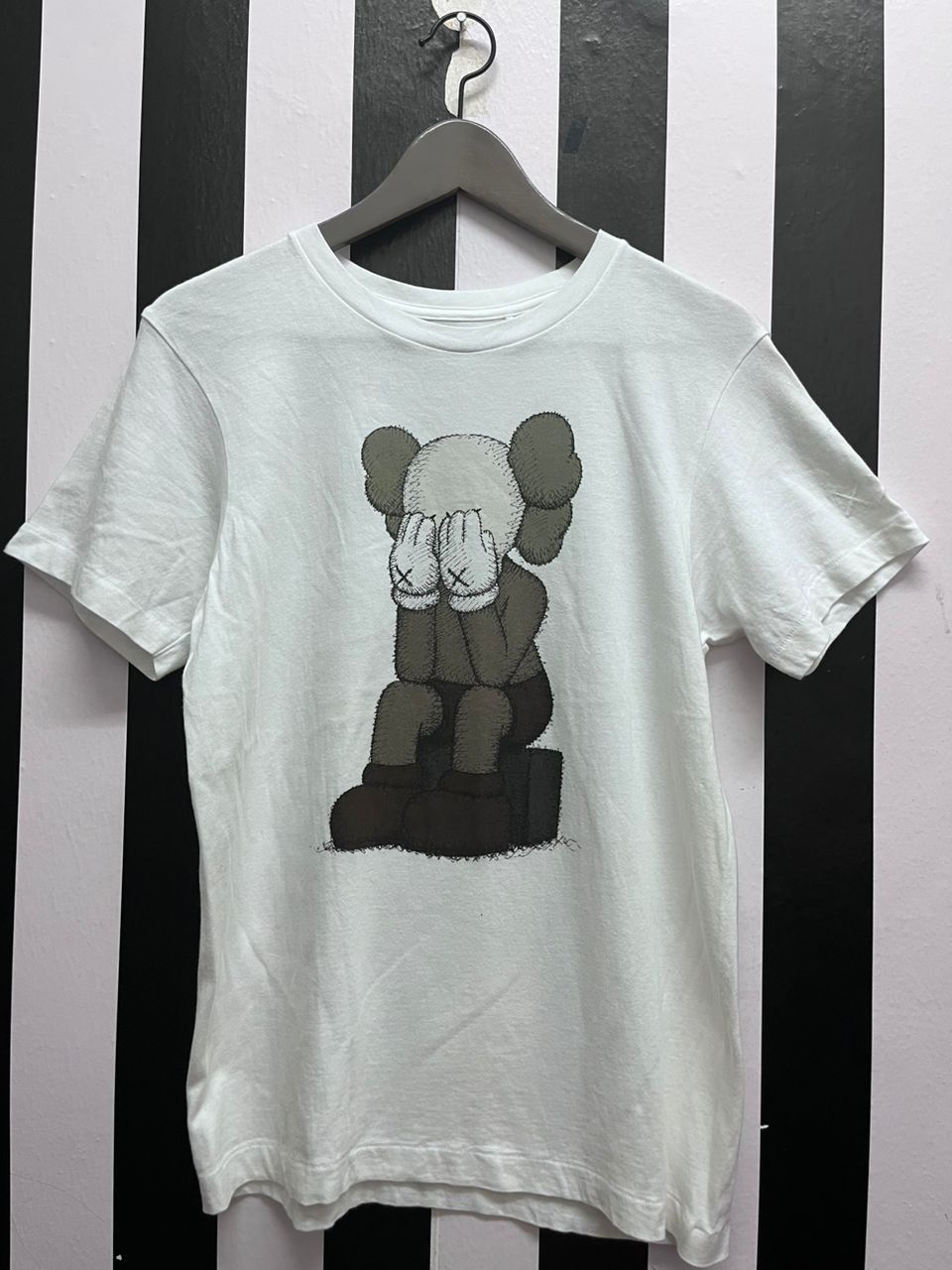 Kaws KAWS x Uniqlo White Clean Tee Size US S / EU 44-46 / 1 - 1 Thumbnail