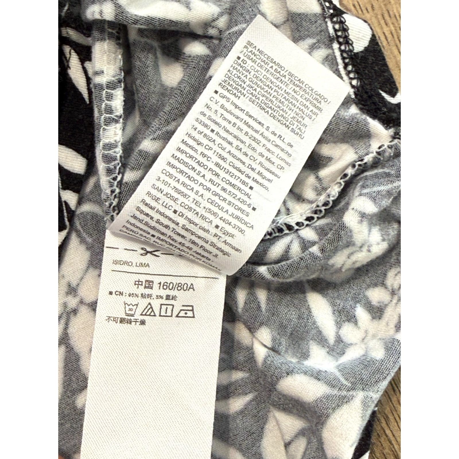 Old Navy VINTAGE? No — Old Navy Tank Top Women's XS Black White Floral Print Sleeveless LUXE (Note: Vintage not specified) Size XS / US 0-2 / IT 36-38 - 6 Thumbnail