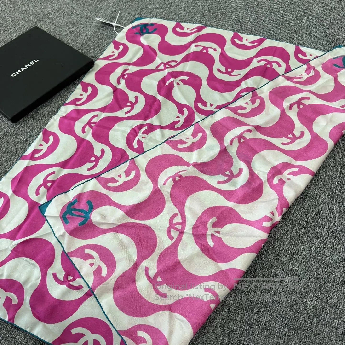 Chanel Chanel White and pink pattern Double C scarf| Size ONE SIZE - 2 Thumbnail