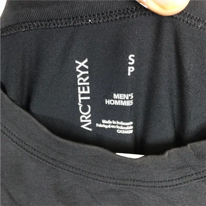 Arc'teryx Vtg ARCTERYX HOMME Minimalist Design Pocket Tee Shirt Size US S / EU 44-46 / 1 - 5 Thumbnail