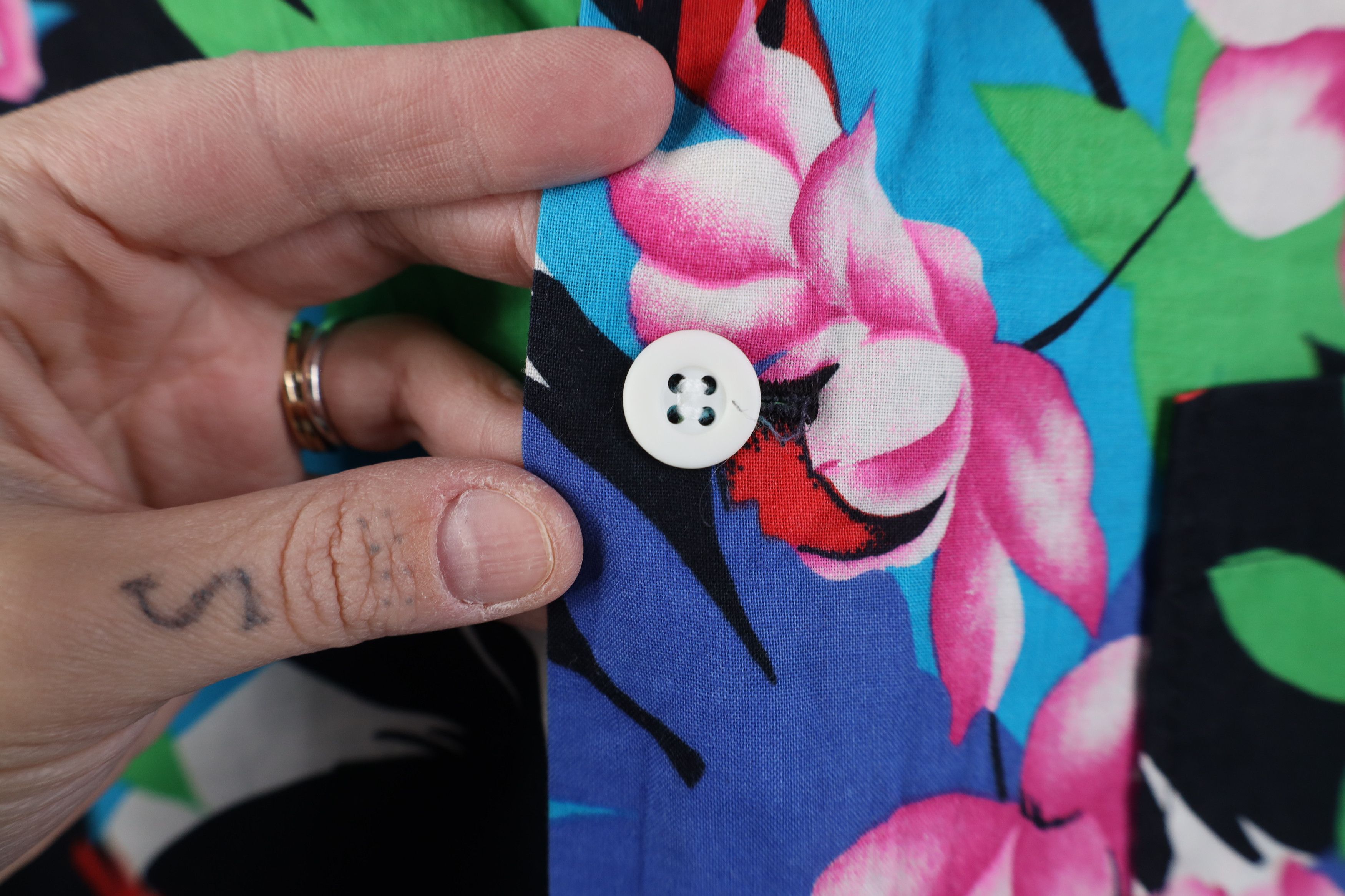 Vintage Vintage 70s Streetwear Flower Luau Hawaiian Button Shirt USA Size US L / EU 52-54 / 3 - 5 Thumbnail