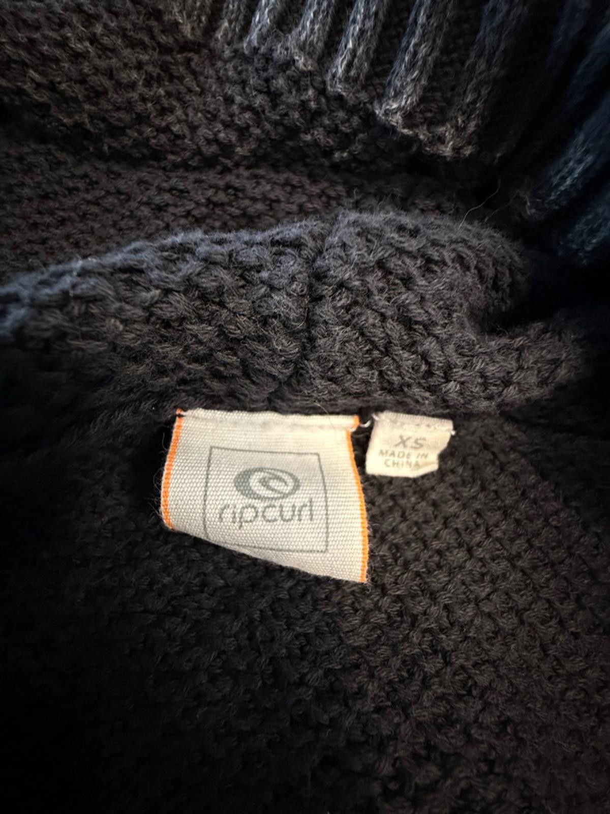 Other Ripcurl chunky knit gray distressed cardigan sweater SZ XS Size XS / US 0-2 / IT 36-38 - 6 Thumbnail