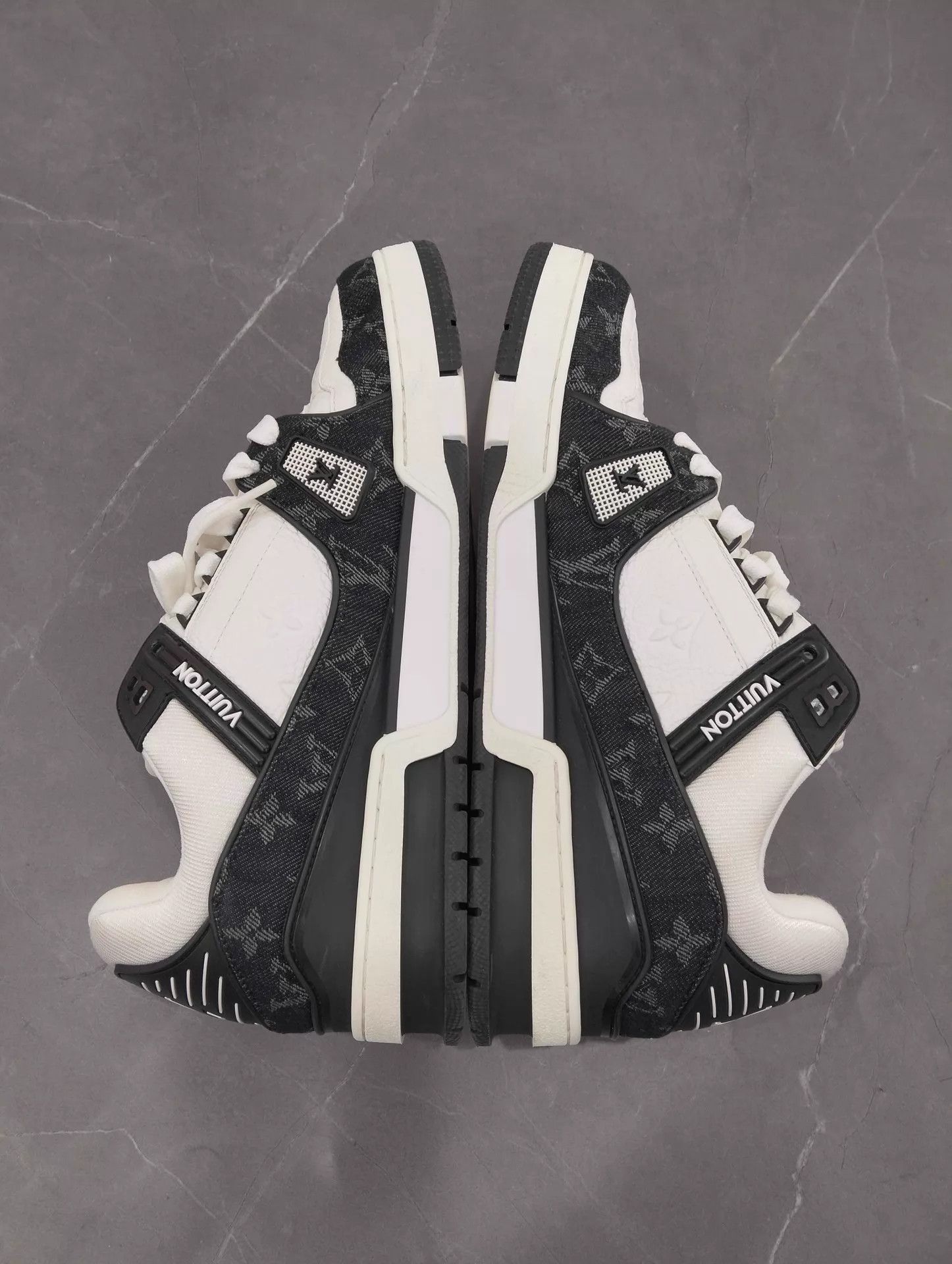 Louis Vuitton Louis Vuitton Trainer Panda 43 Size US 10 / EU 43 - 2 Thumbnail