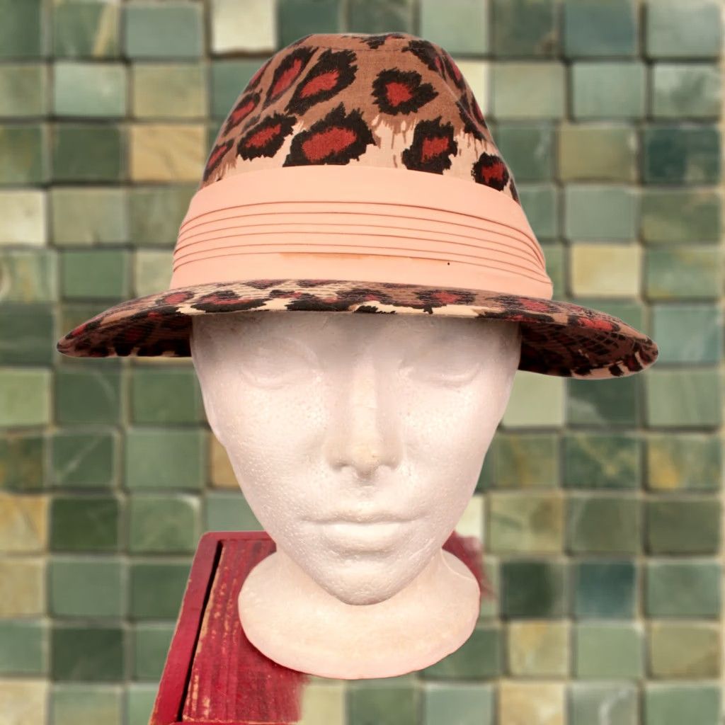 Vintage Mens Harcfield Vintage Fedora 70s Beige & Red Leopard Print - XS Size - Cotton Hat Size ONE SIZE - 1 Thumbnail