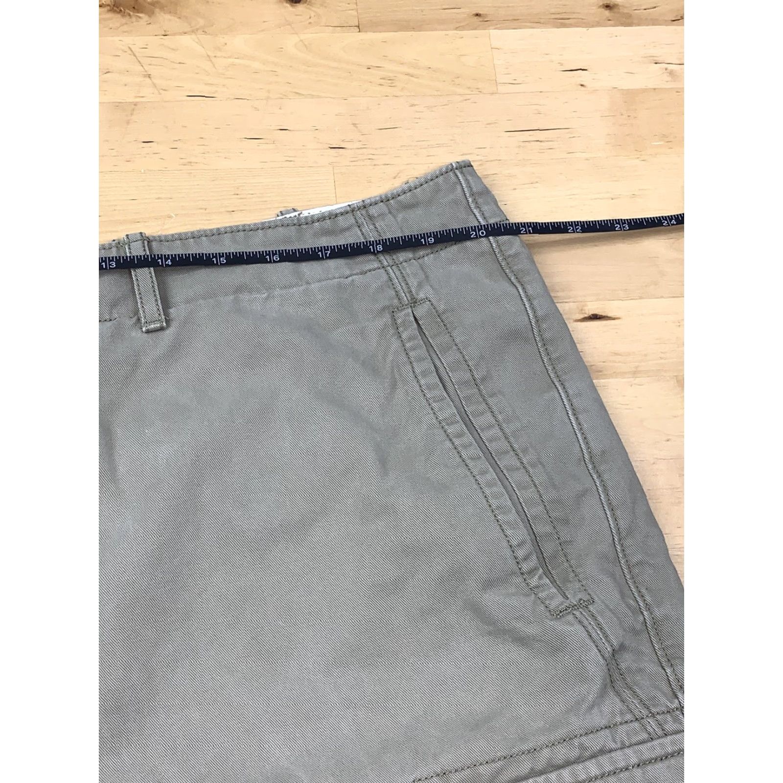Levi's Levi's Cargo Shorts Mens 40 Beige Casual Pockets Casual Cargo Shorts 40 Beige Mens — Levi's Size US 40 / EU 56 - 6 Thumbnail