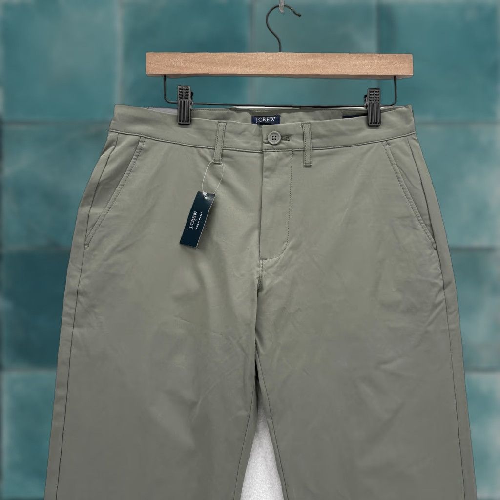 J.Crew J.Crew Flex Tech Pants Mens 29x32 Green Stretch Lightweight Straight Fit Regular Pockets UV Protection Moisture Wicking Breathable Chino Pants Size US 29 - 1 Thumbnail