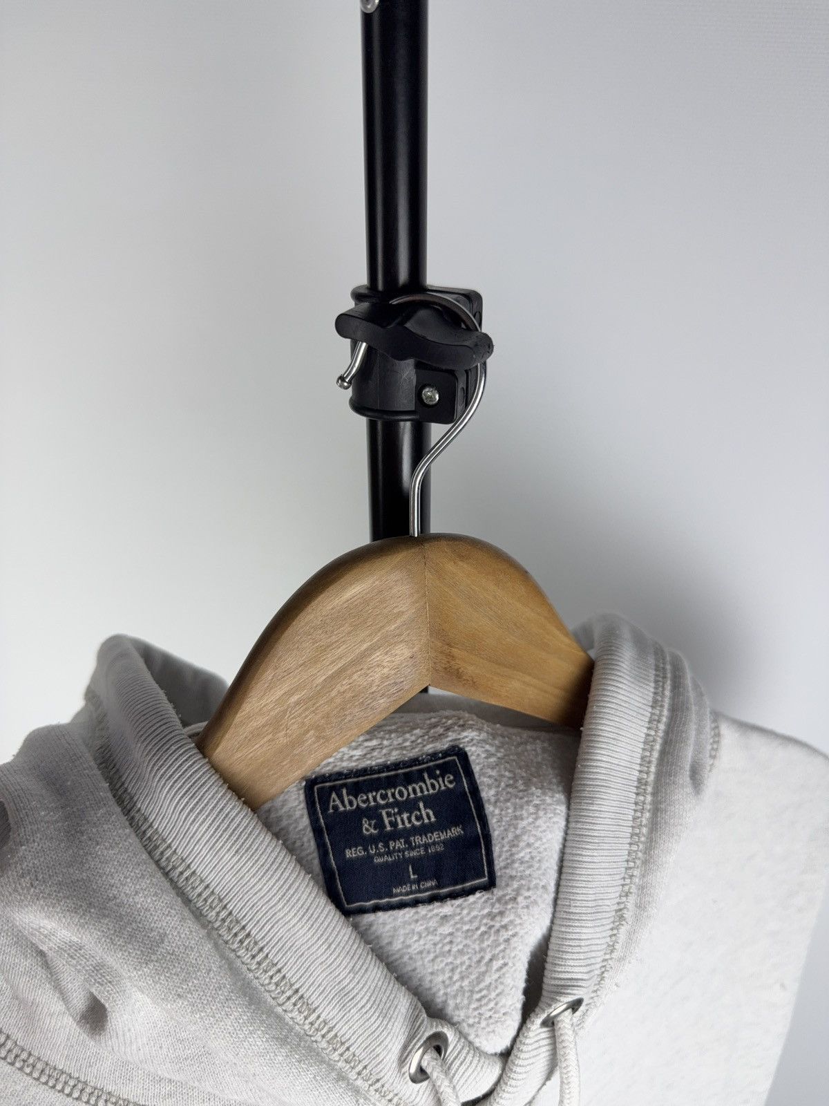 Abercrombie & Fitch Vintage Abercrombie & Fitch Crest Logo Hoodie Light White L Size US L / EU 52-54 / 3 - 4 Thumbnail