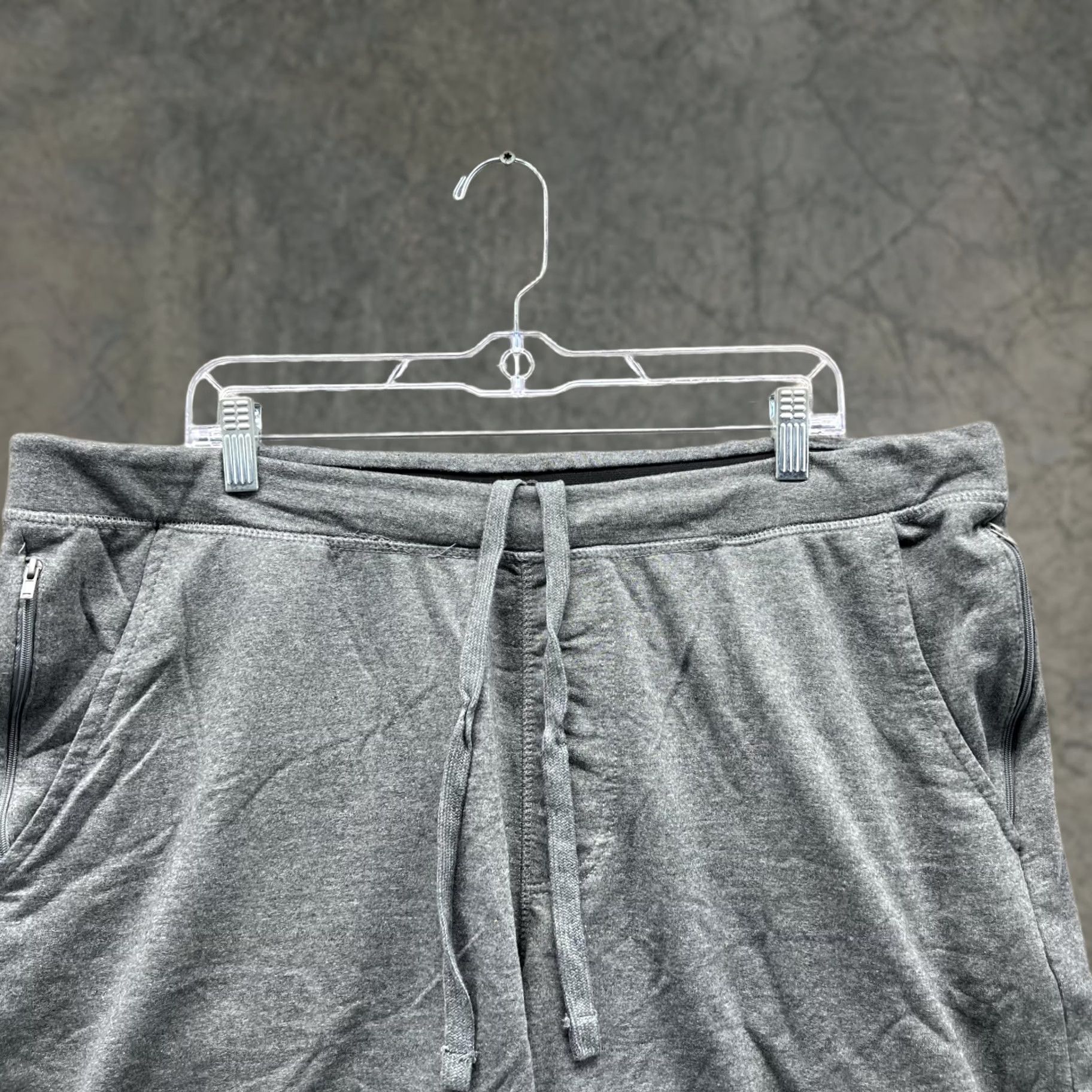 Eddie Bauer Eddie Bauer Shorts Men XL Gray Polyester Athletic Training Zip Drawstring Inseam 7 in Vintage No Regular Men’s XL Size US 36 / EU 52 - 1 Thumbnail