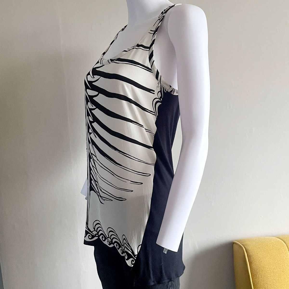 Emilio Pucci Emilio Pucci Silk Printed Top Size XS / US 0-2 / IT 36-38 - 2 Thumbnail