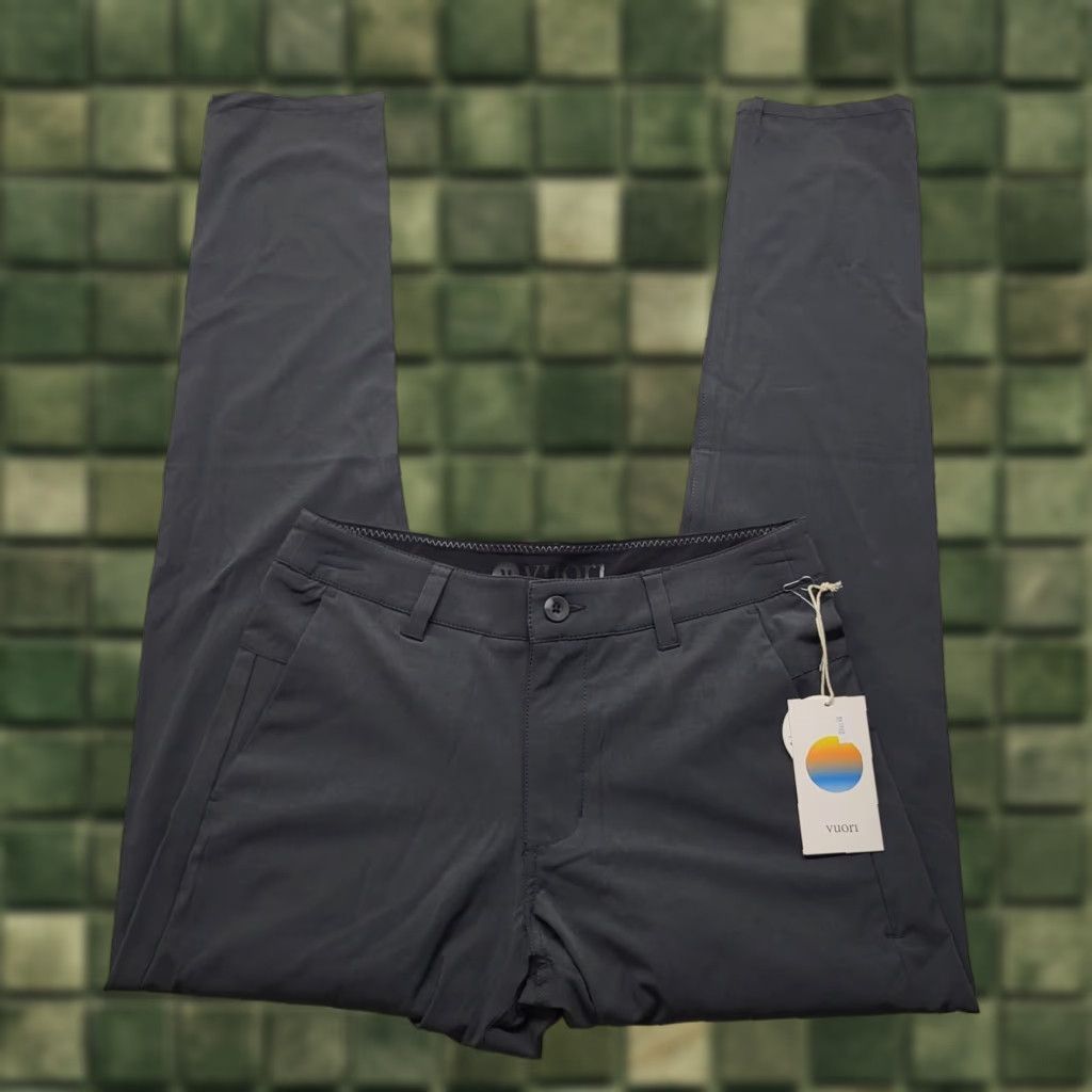 Vuori Mens Pant Chino Slim 29/33 Gray Polyester Spandex Lightweight Performance Golf Hiking 5-Pocket Logo