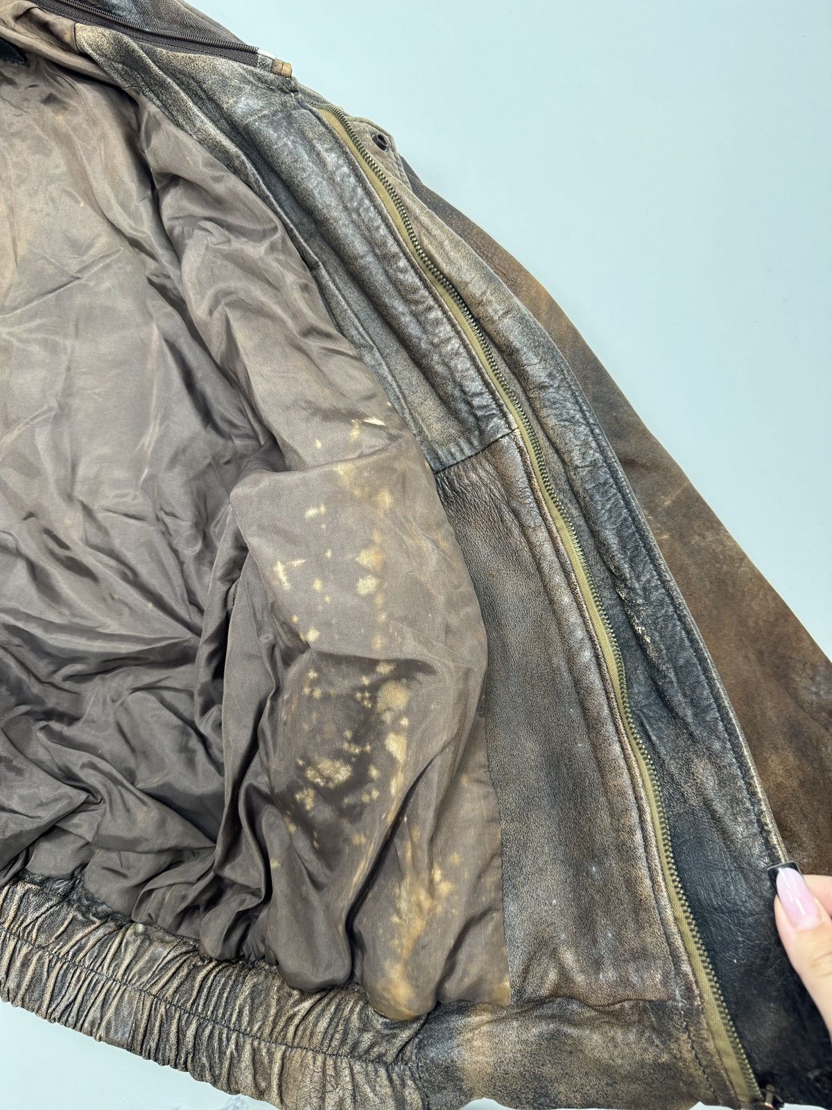 Other Vintage Leather Flight Jacket Patched Iconic Military Style Size US L / EU 52-54 / 3 - 8 Thumbnail