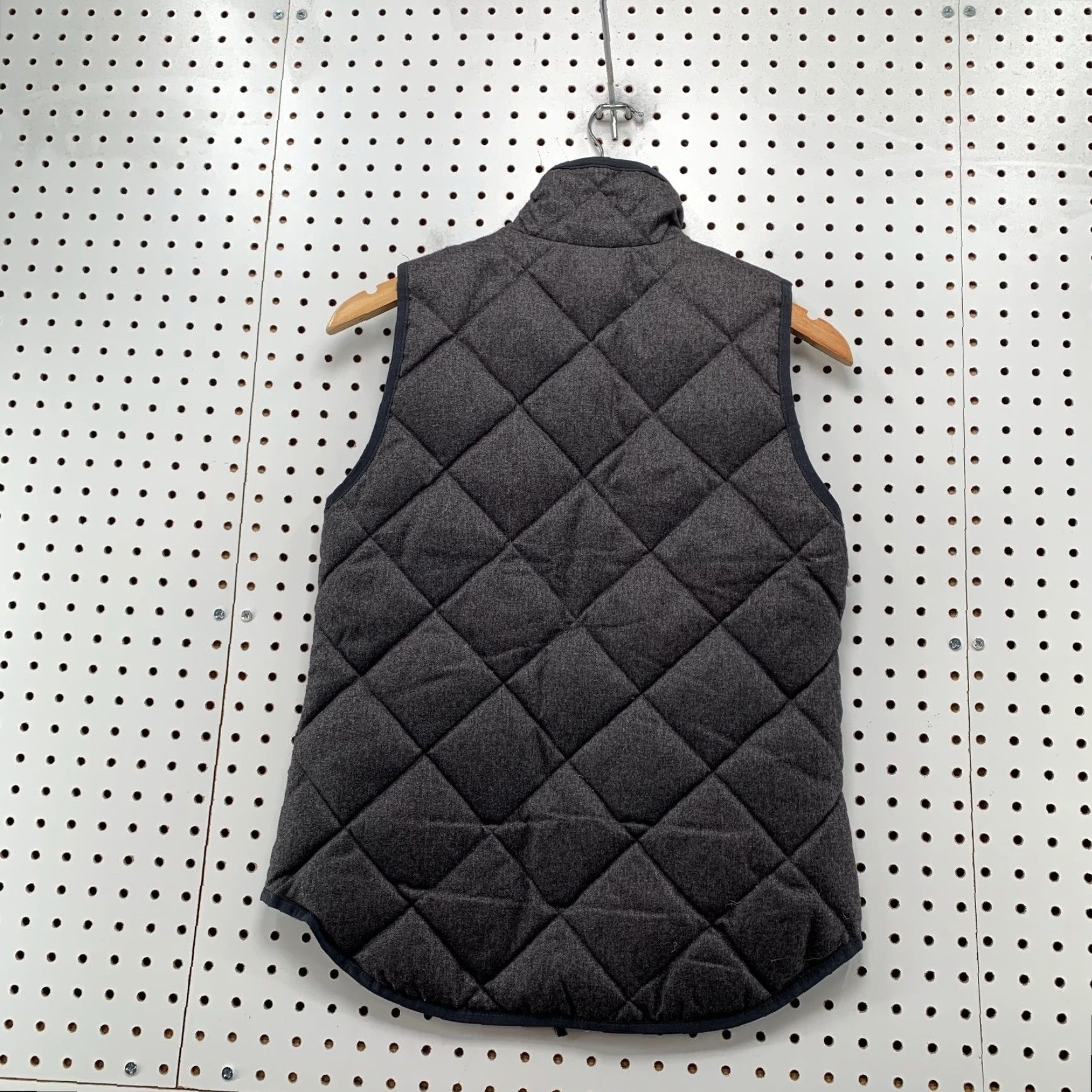 J.Crew JCrew Down Puffer Vest Womens 2XS Gray Sleeveless Quilted Layers Winter Vest Gray 2XS Womens Mens Girls Bags? Size XXS / US 00 / IT 34 - 6 Thumbnail