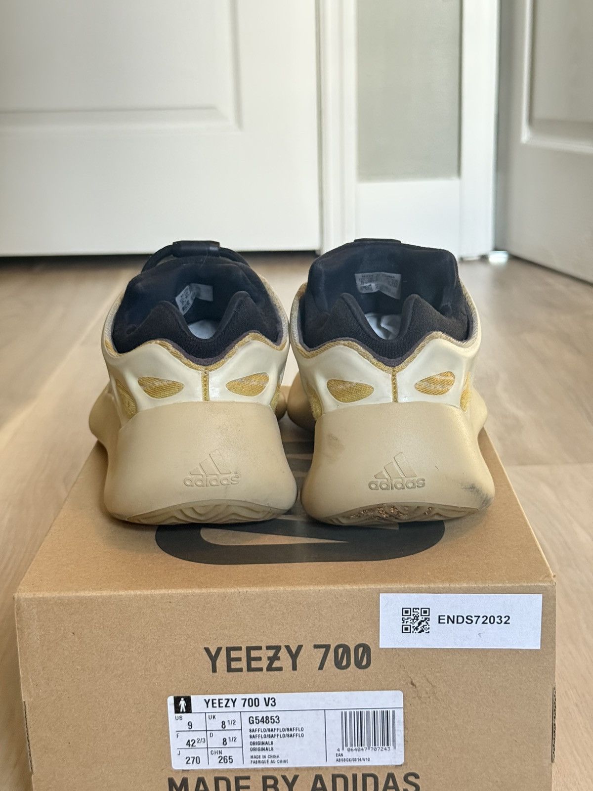 Yeezy Yeezy 700 V3 Mono Safflower Size US 9 / EU 42 - 2 Thumbnail