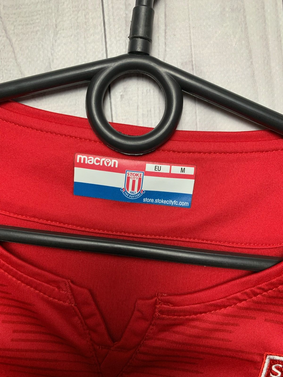 Vintage Vintage Stoke city soccer jersey long sleeve size M Size US M / EU 48-50 / 2 - 3 Thumbnail