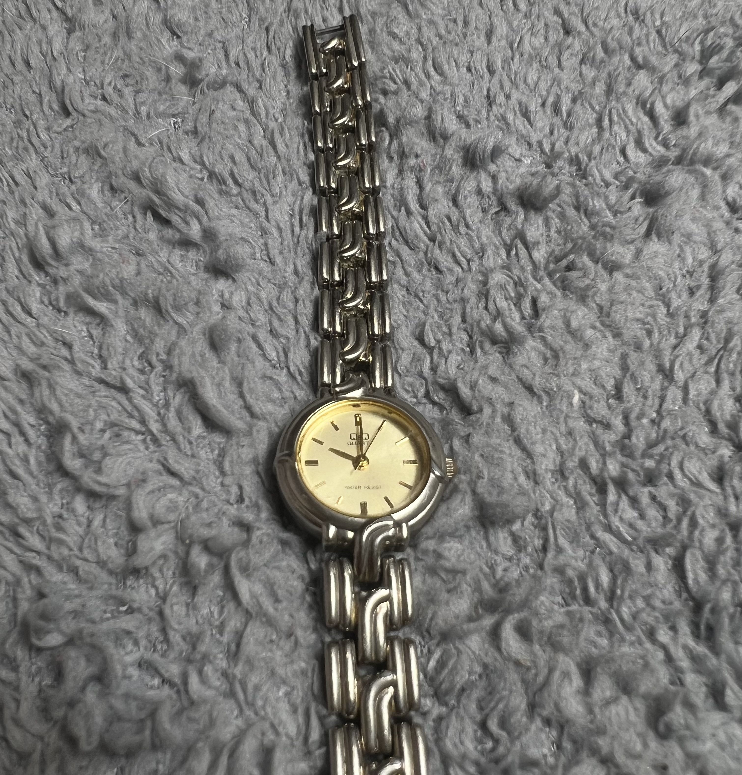 Japanese Brand Futuristic Minimalistic Q&Q Japanese Style Bracelet Watch Size ONE SIZE - 3 Thumbnail