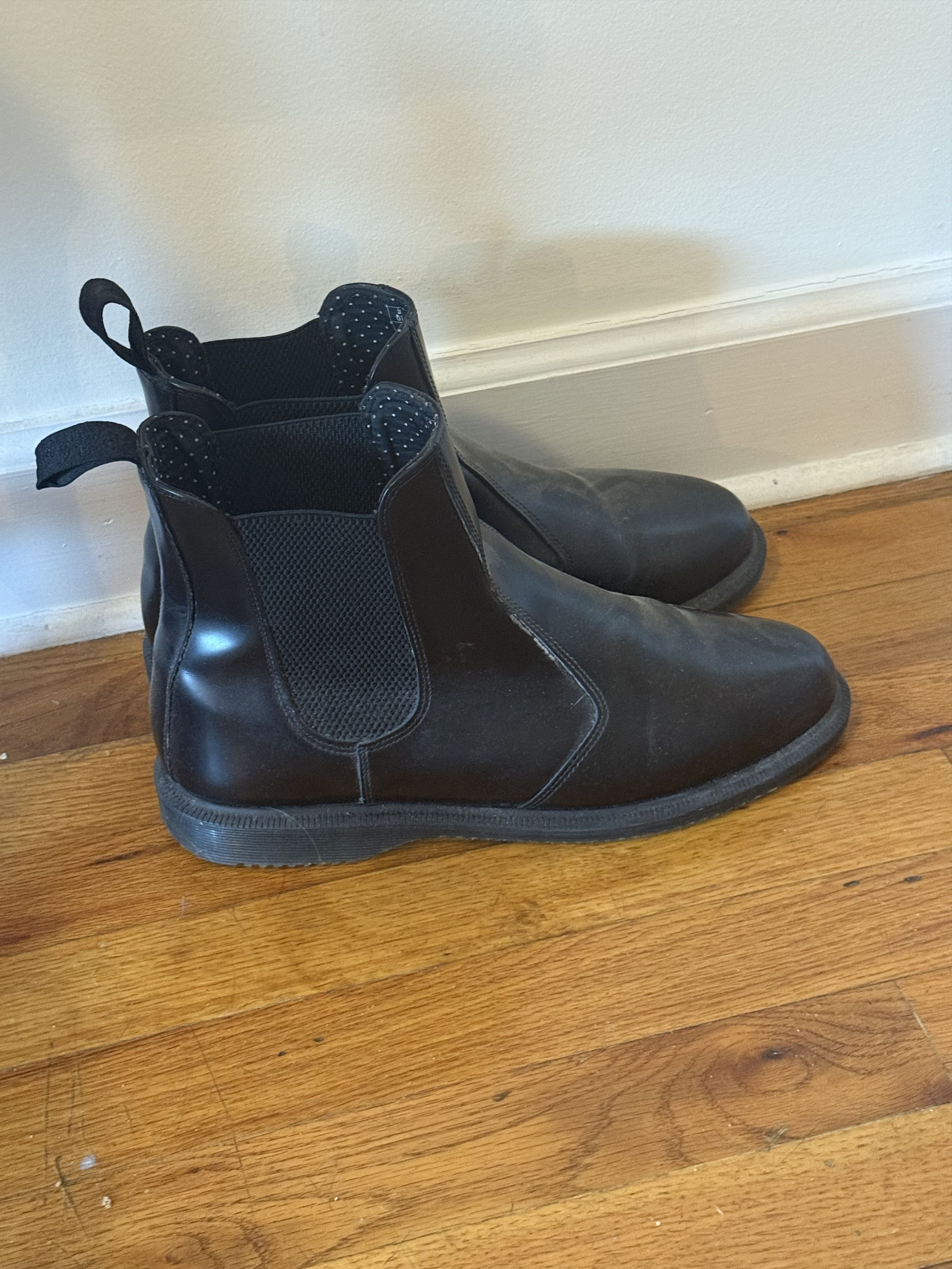 Dr. Martens Doc Marten Chelsea Boot Size US 10 / EU 43 - 2 Thumbnail