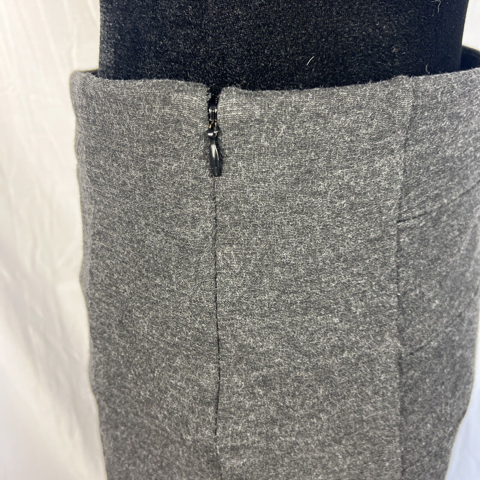 White House Black Market White House Black Market Skirt Sz 8 Gray Pencil Knee Length Size 30" / US 8 / IT 44 - 8 Thumbnail