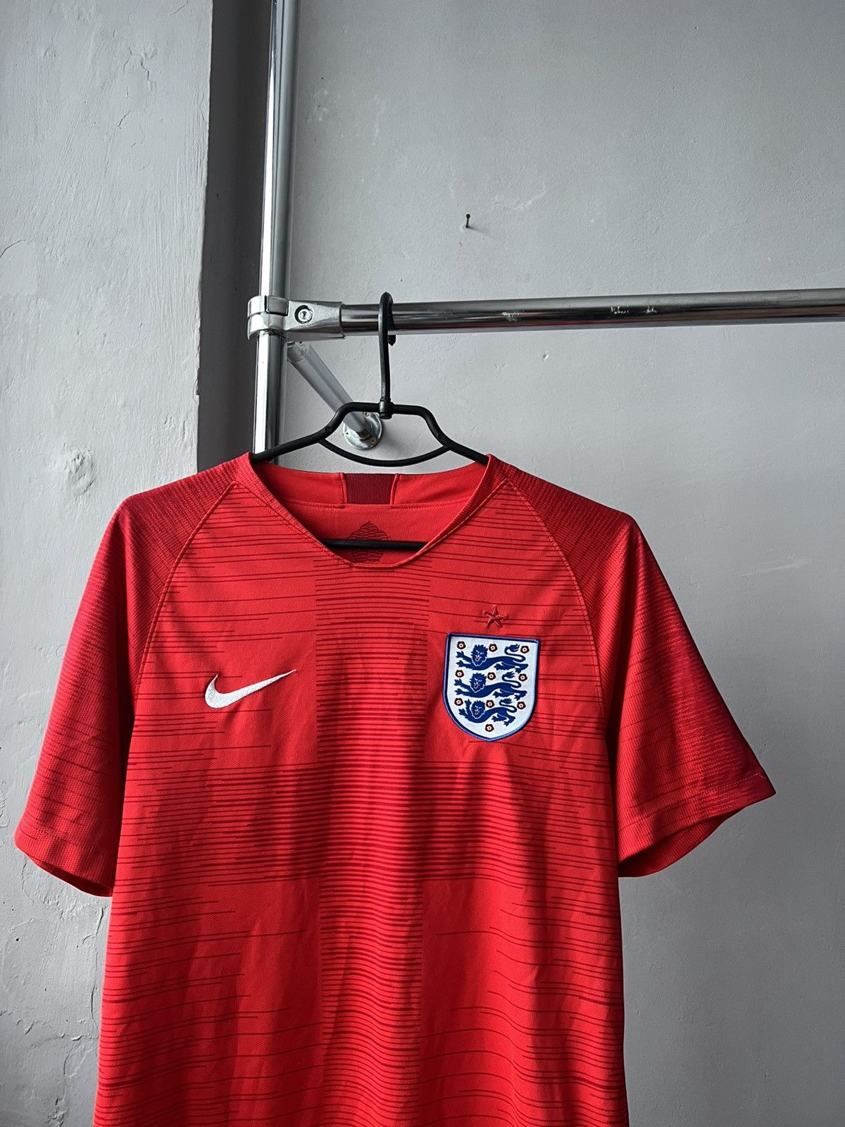 Nike 2018/19 ENGLAND TEAM AWAY SOCCER JERSEY FOOTBALL SHIRT SZ S Size US S / EU 44-46 / 1 - 3 Thumbnail