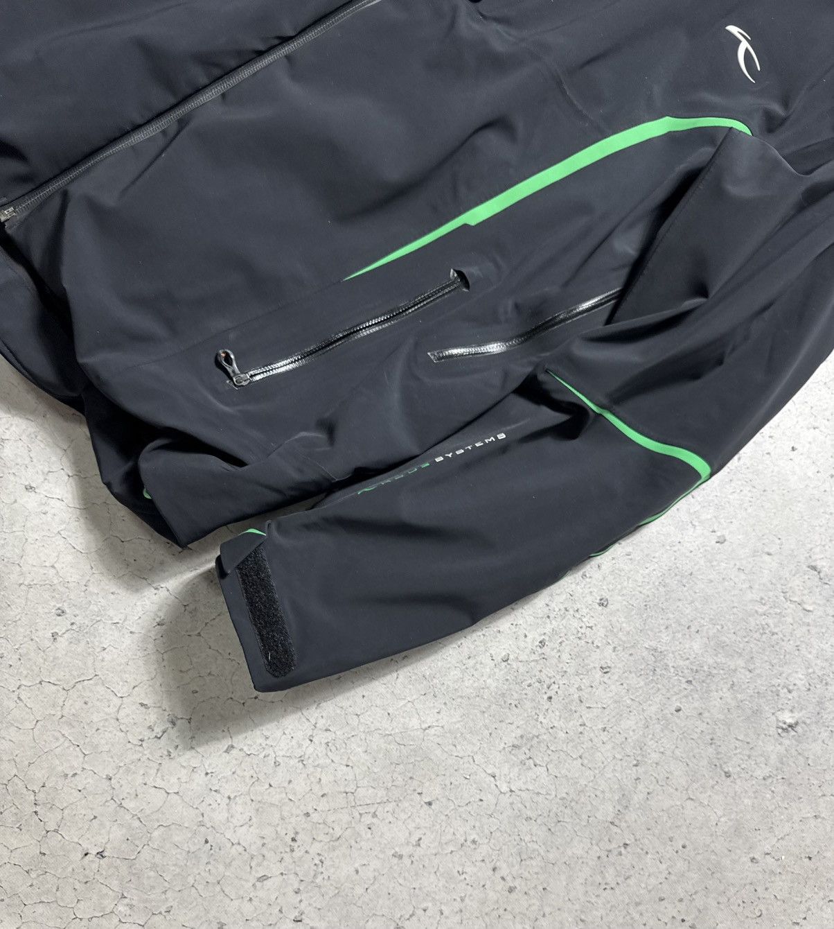 KJUS Kjus Ski Jacket Size L Black Outdoor Size US L / EU 52-54 / 3 - 3 Thumbnail