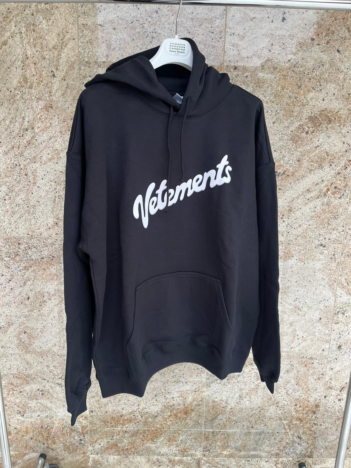 Vetements Sweet Logo Hoodie in Black Size US S / EU 44-46 / 1 - 10 Thumbnail