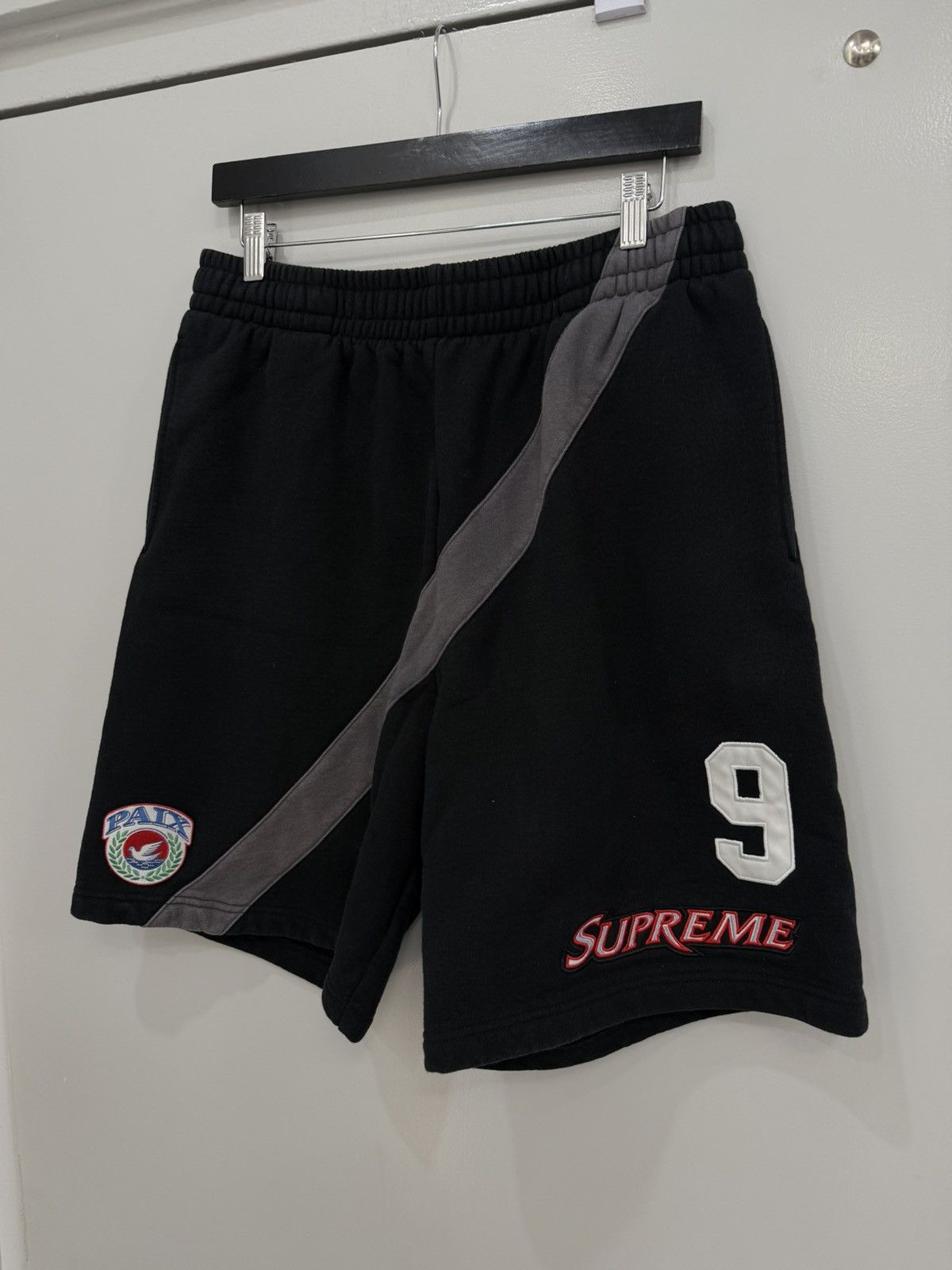 Supreme Supreme Equipe Black Shorts Size US 33 - 3 Thumbnail