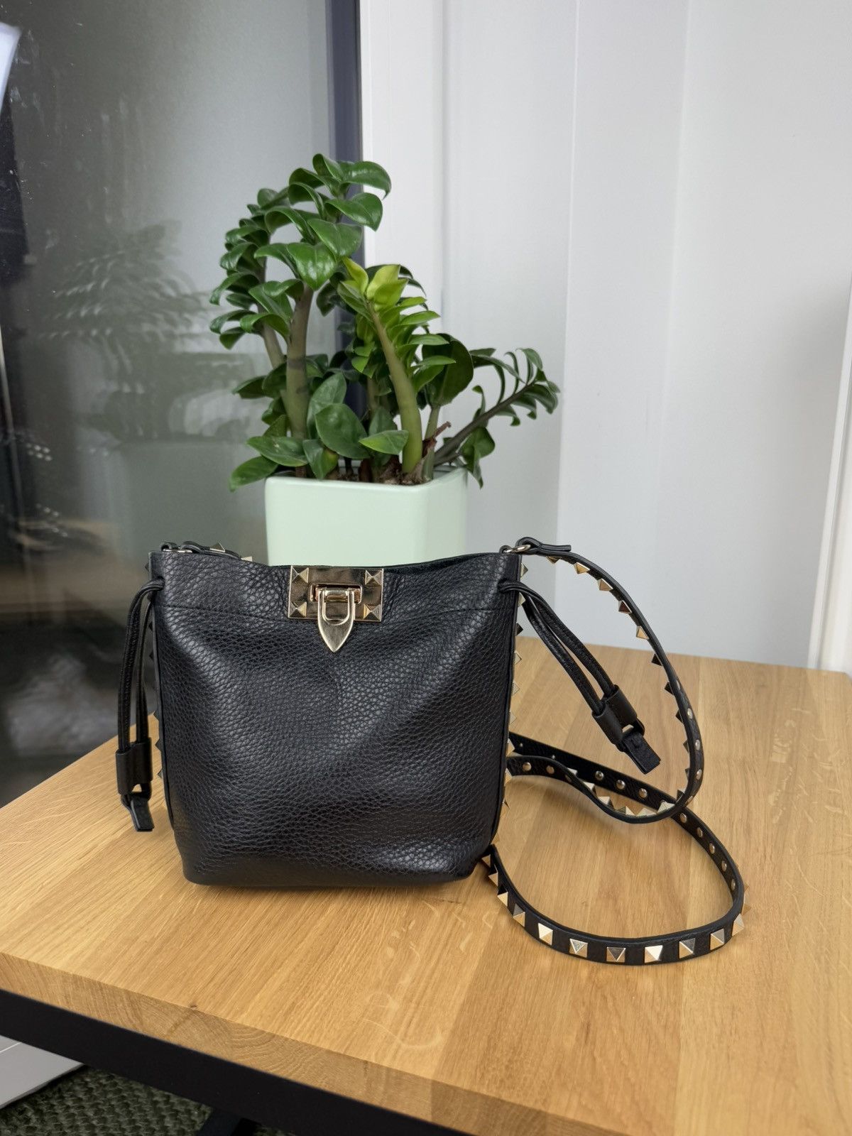 Valentino Garavani Rockstud Flip Lock Messenger Bag Leather Mini in Black, Women's