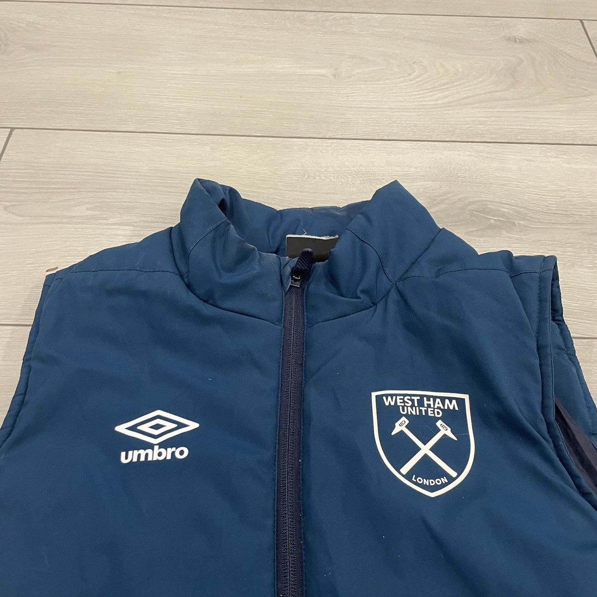 Umbro West Ham London Umbro Jersey vest jacket fan England Size US S / EU 44-46 / 1 - 3 Thumbnail