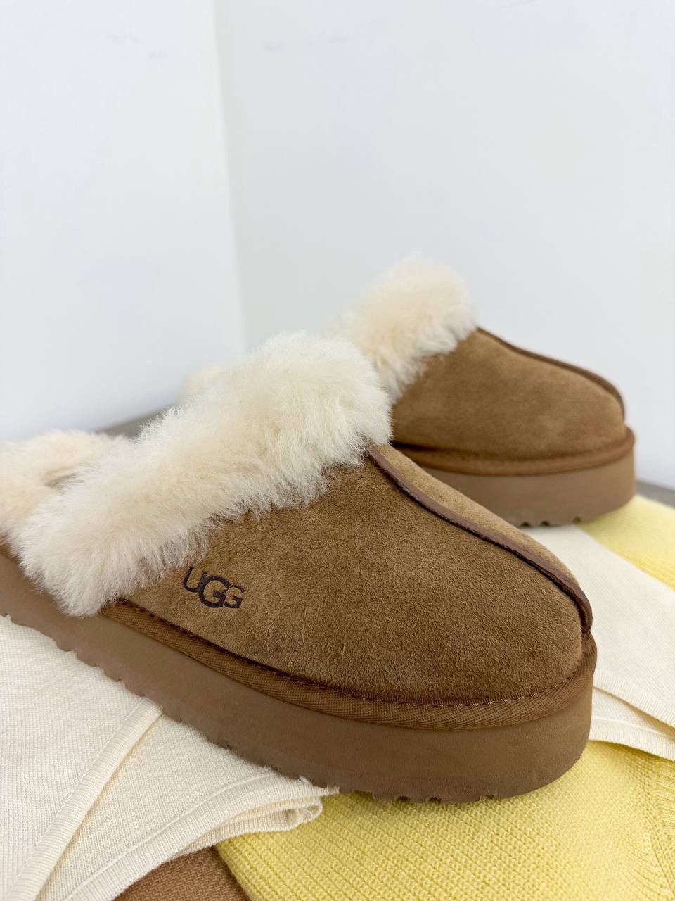 Ugg UGG Disquette Slipper Size US 6 / IT 36 - 2 Thumbnail